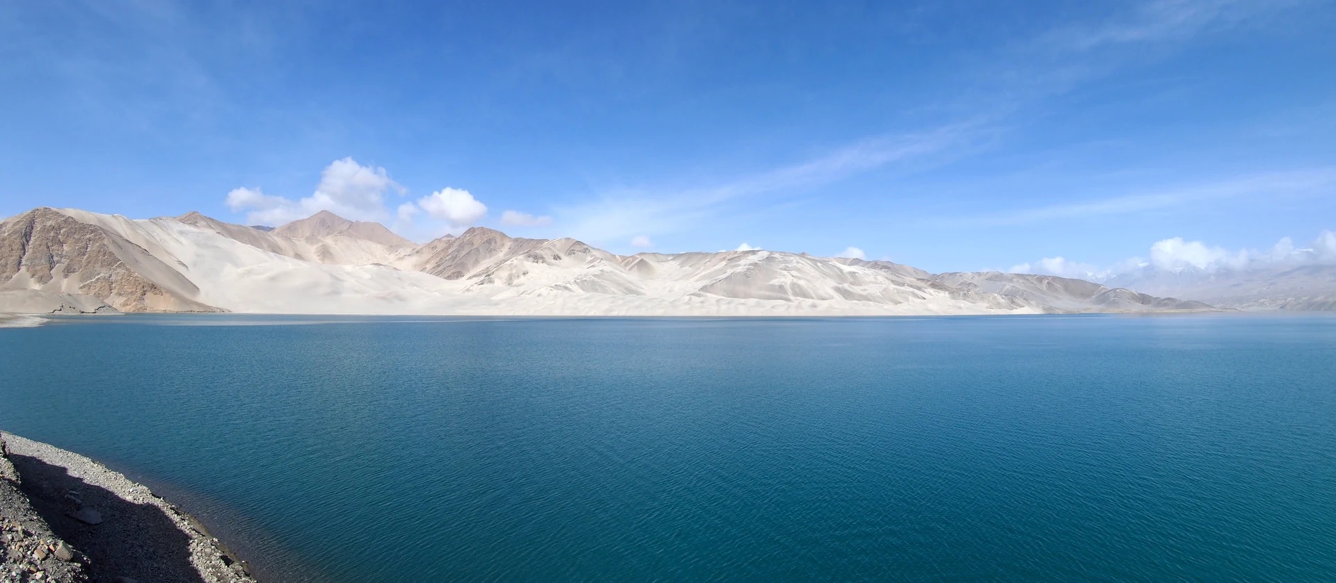 Baisha Lake (White Sand Lake), Bulungkol — lake and white sand mountains.